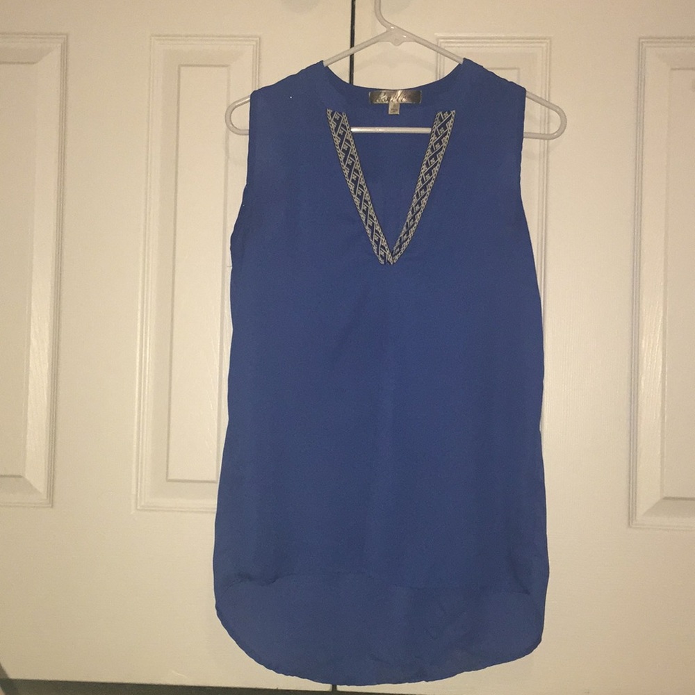 Deep v neck sleevless blue blouse